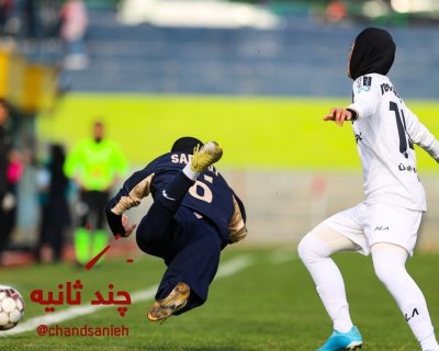 تصاویر | شادی خاص بازیکن تیم فوتبال بانوان خاتون بم در مسابقه حساس مقابل پیکان