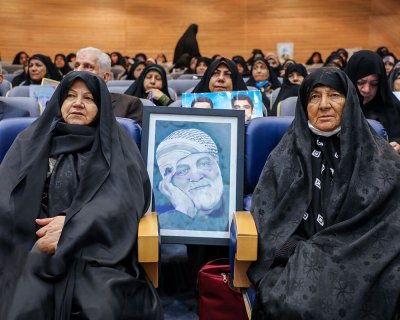تصاویر |  گردهمایی ۵۰۰ خواهر شهید با حضور آیت‌الله علم‌الهدی