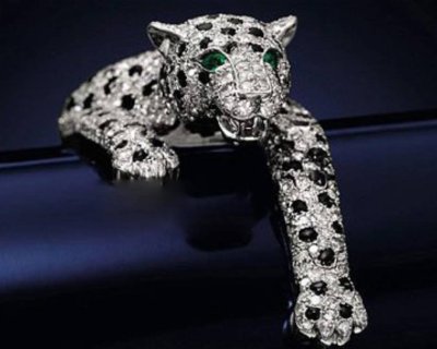 عکس | گران‌قیمت‌ترین دستبند الماس و زمرد با طراحی پلنگ به ارزش ۸۰۰ میلیارد تومان!