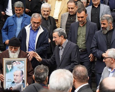 محمود احمدی‌نژاد از چهره جدیدش رونمایی کرد