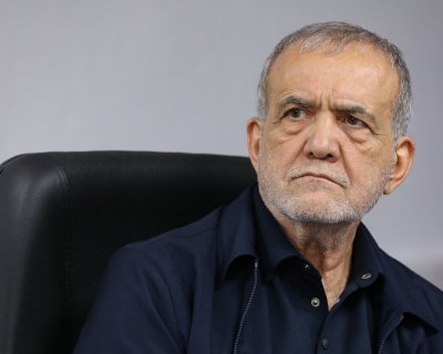 عیادت پزشکیان از مرجع عالیقدر شیعه+ عکس