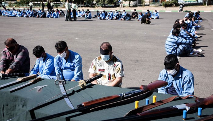 عکس | روش جالب پلیس برای برخورد با اراذل و اوباش در تهران