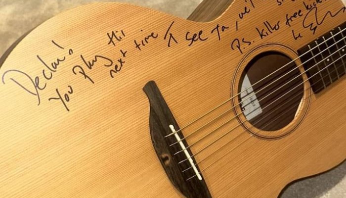 عکس| هدیه جالب خواننده آهنگ "عزیزم" به ستاره آرسنال