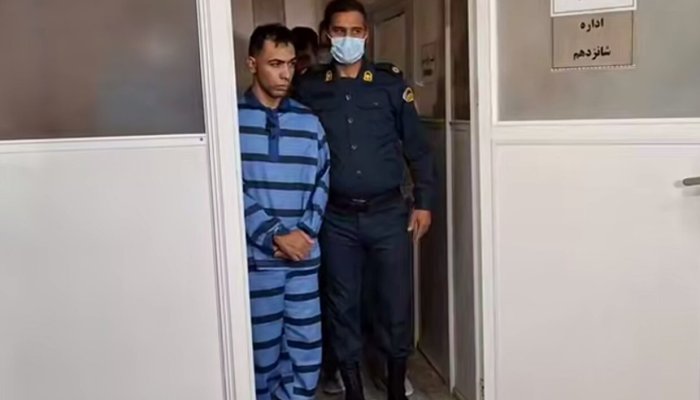 عکس | متهم آزارگر کودکان در حال ربودن یک کودک