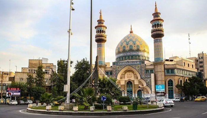 دیگر در امان نیستی به ۳ زبان + عکس | واکنش  هنرمند یمنی به اکران کاریکاتورش در تهران