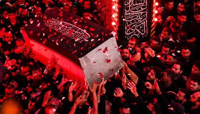 تصاویر | تشییع رهبر شهید در حرم امام حسین در کربلا