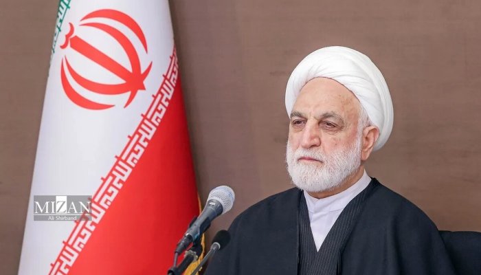 عکس | چهره متفاوت محسنی اژه‌ای در سال‌های جوانی؛ بدون عبا و عمامه
