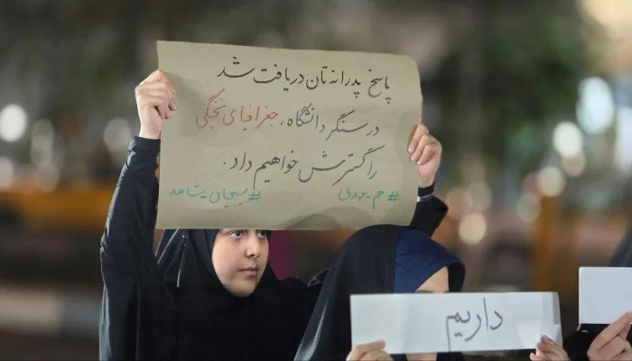 یک نسل، هم عهد | واکنش صمیمانه دختران دانشجو به پاسخ رهبر انقلاب به نامه‌های دانشجویان به روایت تصویر