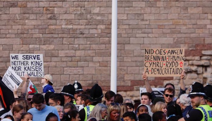اعتراضات ضد سلطنتی در انگلیس